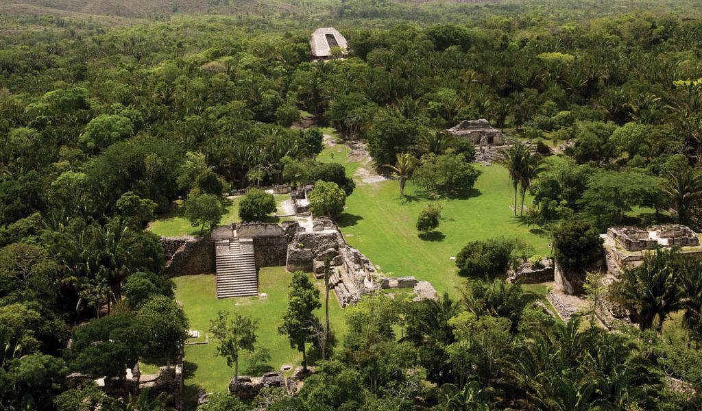 Zona arqueologica de Kohunlich en quintana Roo por Moon Experiences agencia de viajes en Cancún