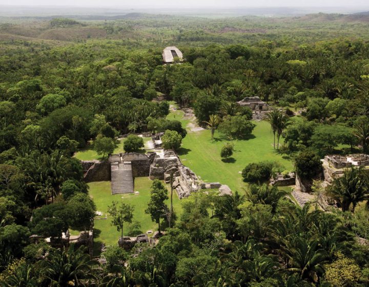 Zona arqueologica de Kohunlich en quintana Roo por Moon Experiences agencia de viajes en Cancún